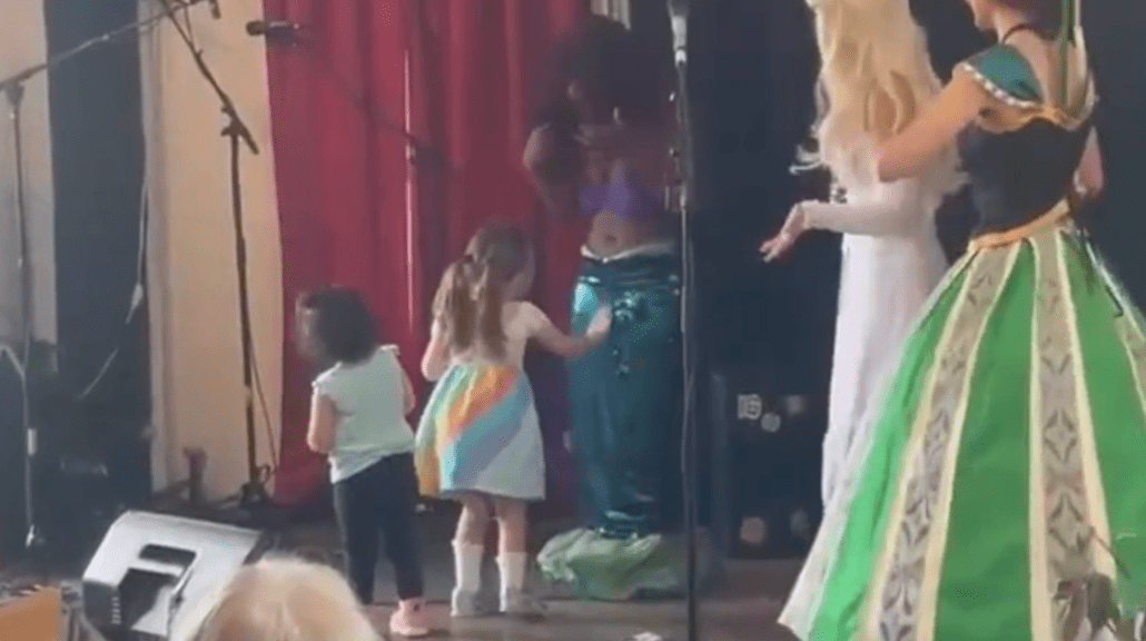 Wanderlinger Brewing Co Drag Show Includes Child Stroking Drag Queen’s Groin During Provocative Performance 5